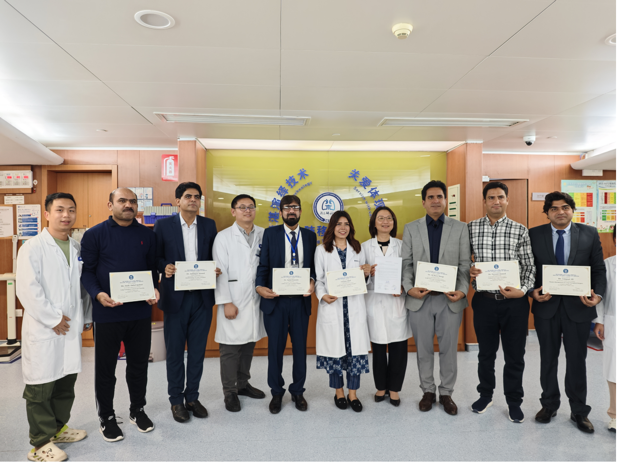 Foreign physicians receive graduation certificates from a Chinese hospital after completing advanced training.
