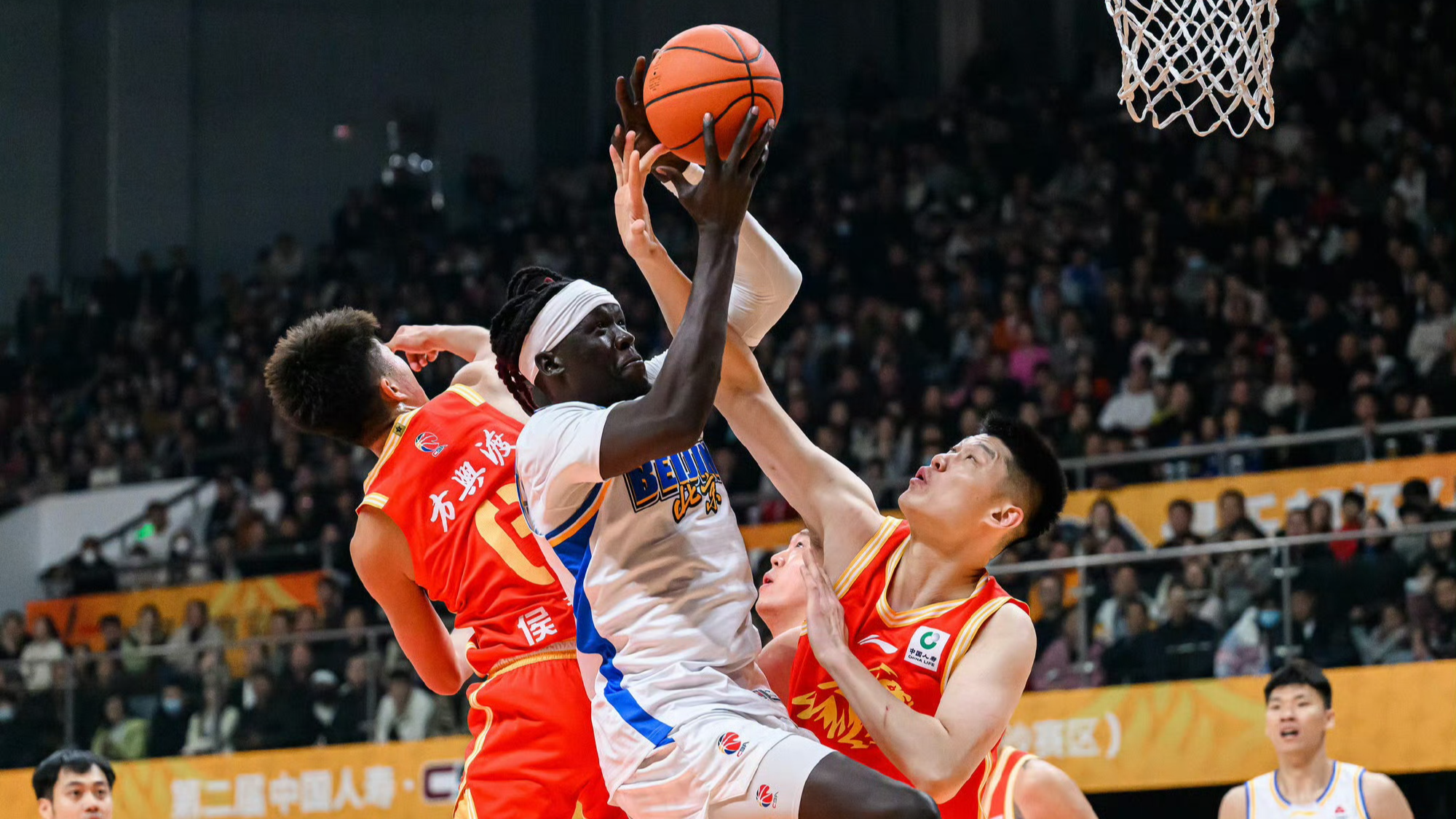 The Guangsha Lions defeated the Beijing Ducks 92-89  in Group A of the second CBA Club Cup in Changsha, China, December 8, 2025. /Weibo