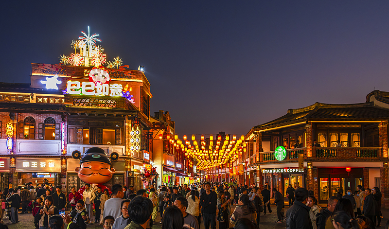The Spring Festival vibe in the ancient city of Zhangzhou, southeast China's Fujian Province, February 4, 2025. /VCG