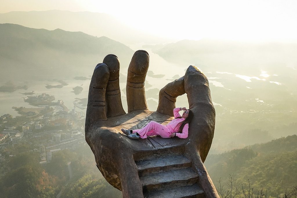 A tourist is seen on the Buddha's Hand in Yangxin County, Hubei Province on December 5, 2025. /VCG/Yuri Smityuk/TASS