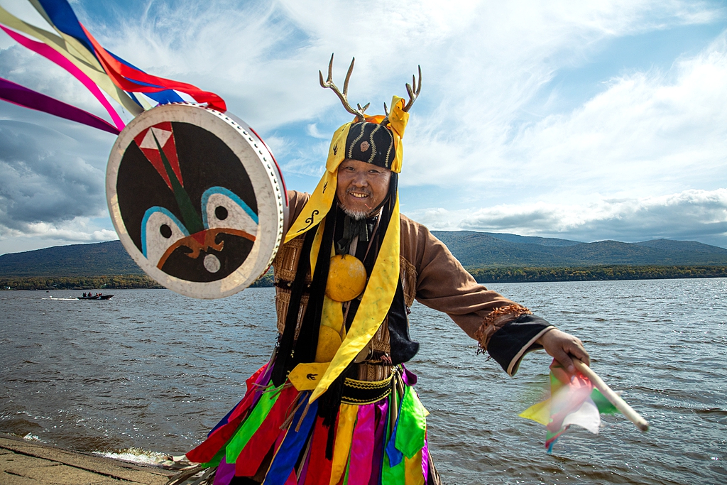 Artists from a folk art troupe perform Hezhen Yimakan storytelling in Jiamusi, Heilongjiang Province, September 26, 2023. /VCG