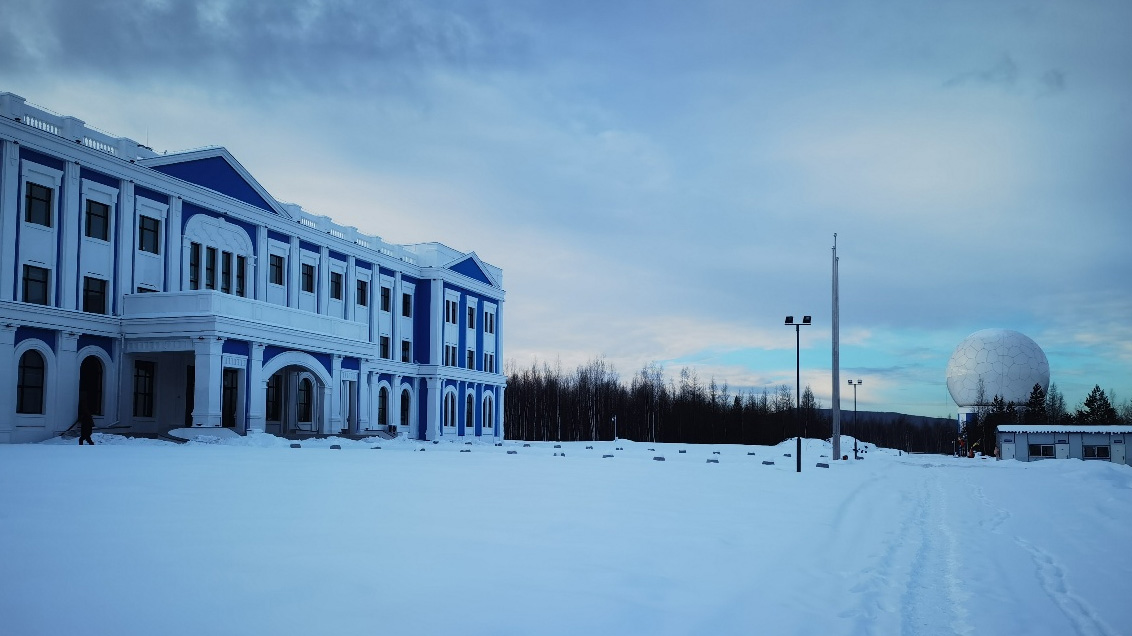 A view of the station covered by snow. /CMG