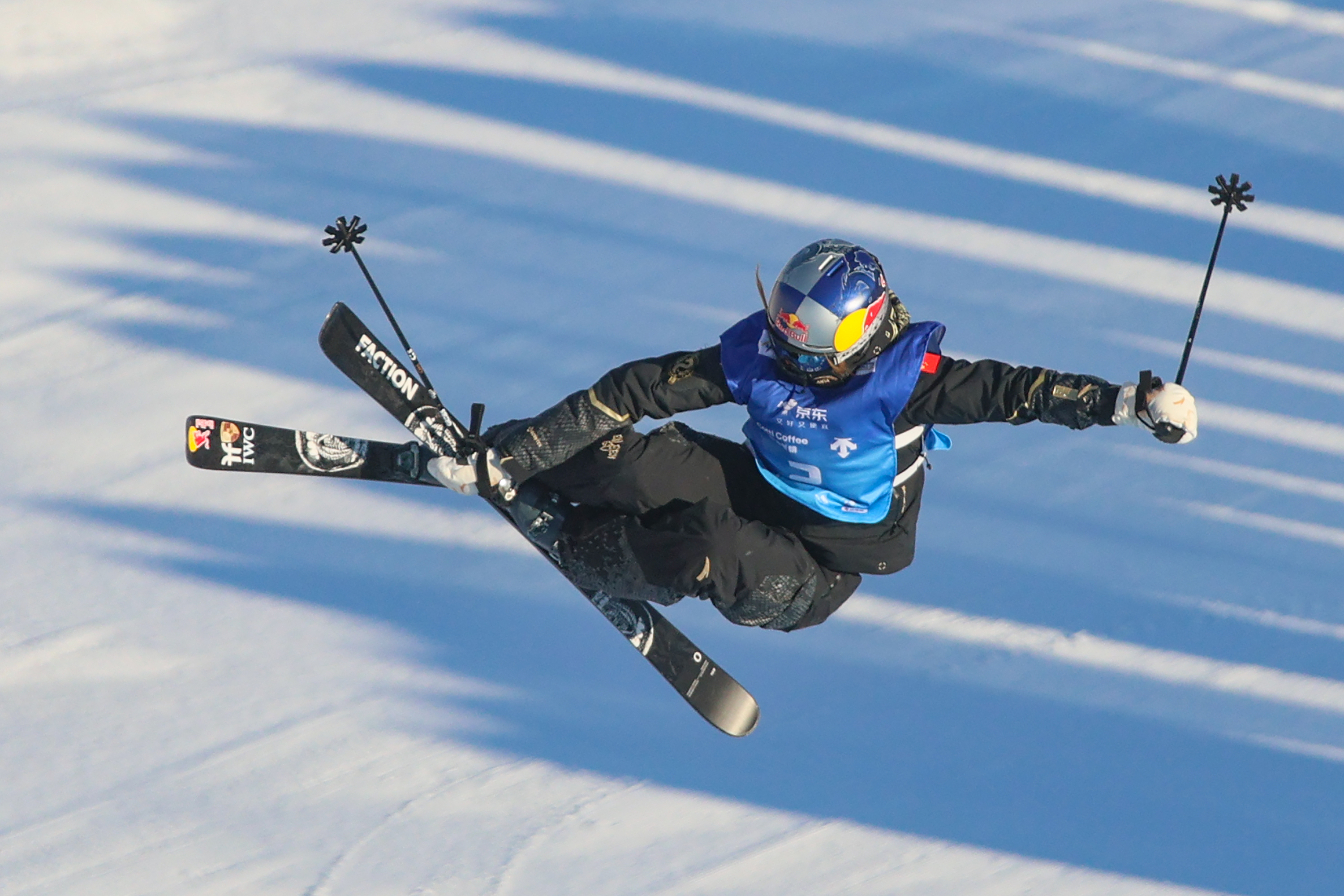 China's Gu Ailing competes in women's halfpipe qualifying at the Chongli leg of the FIS Freeski World Cup at the Secret Garden Resort in Zhangjiakou, China, December 11, 2025. /VCG