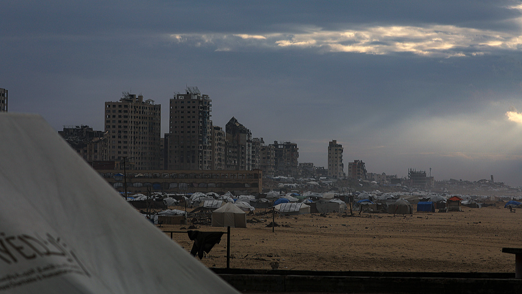 Makeshift tents of displaced families during a rainy day amid a ceasefire between Israel and Hamas, Gaza City, December 11, 2025. /VCG