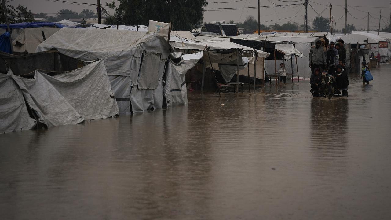 Severe weather worsens humanitarian crisis in Gaza
