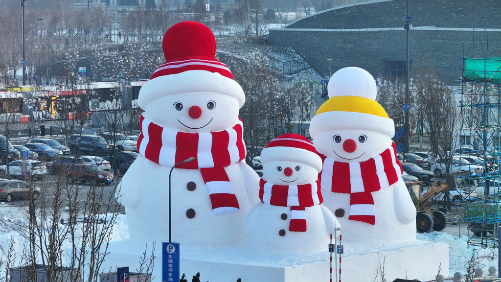 'Fairytale Snowman Family' at Harbin Ice-Snow World greets visitors