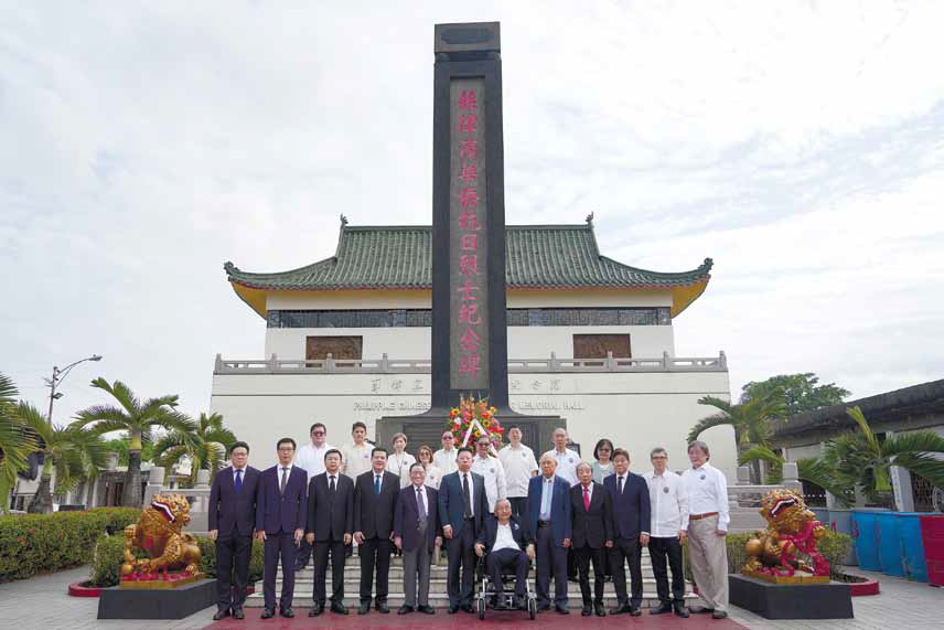 Chinese diplomats in Manila and Philippine-Chinese representatives pay tribute to anti-Japanese aggression martyrs, Manila, the Philippines, December 13, 2025. /Chinese Embassy in the Philippines