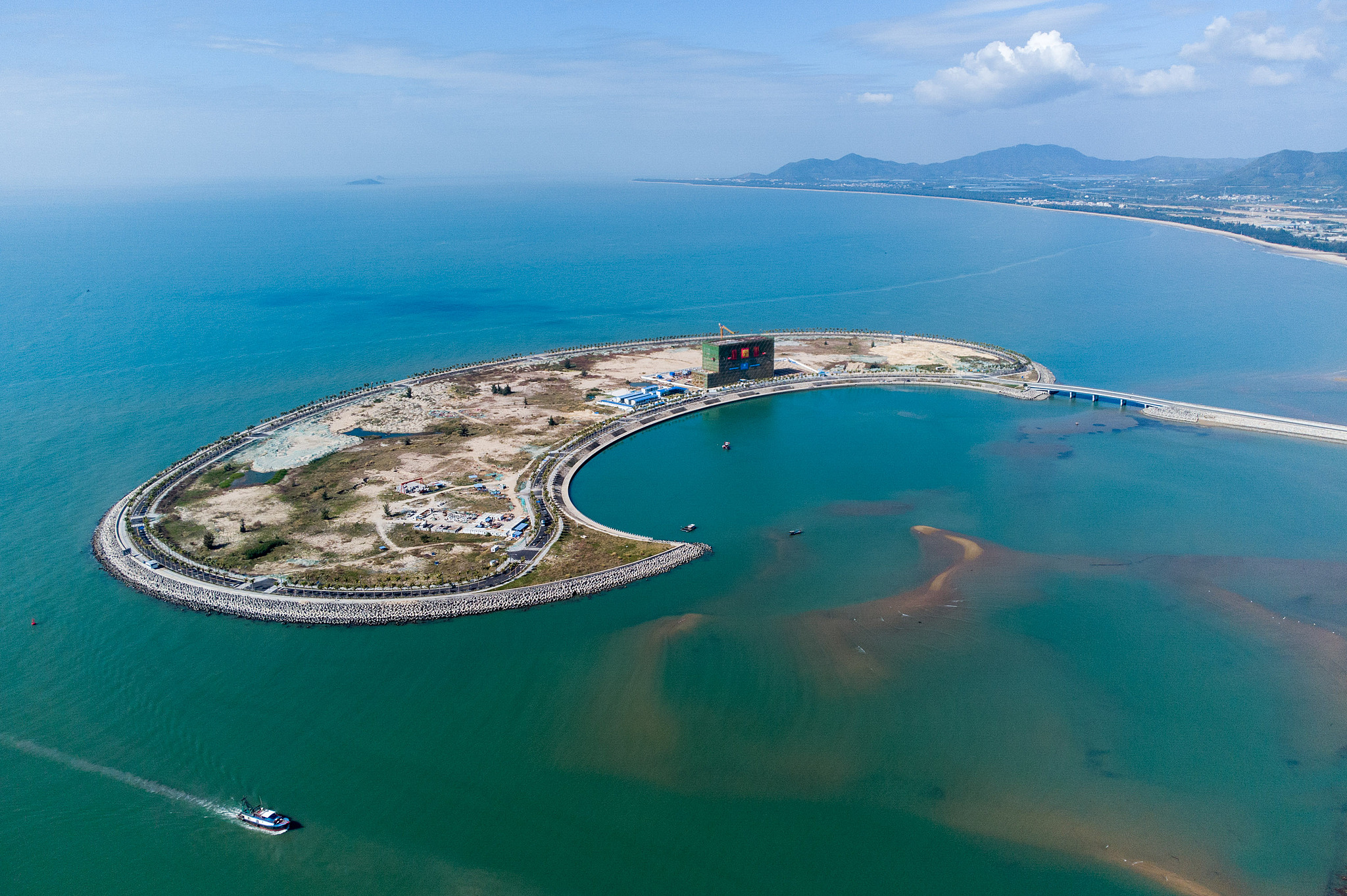 Moon Island under construction, Sanya, Hainan Province, January 6, 2022. /CFP