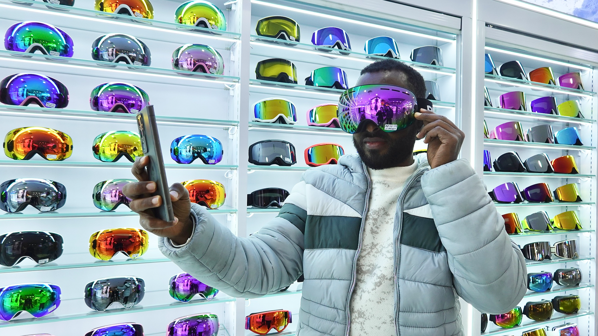 Orders snowball at Yiwu market amid global winter sports boom 