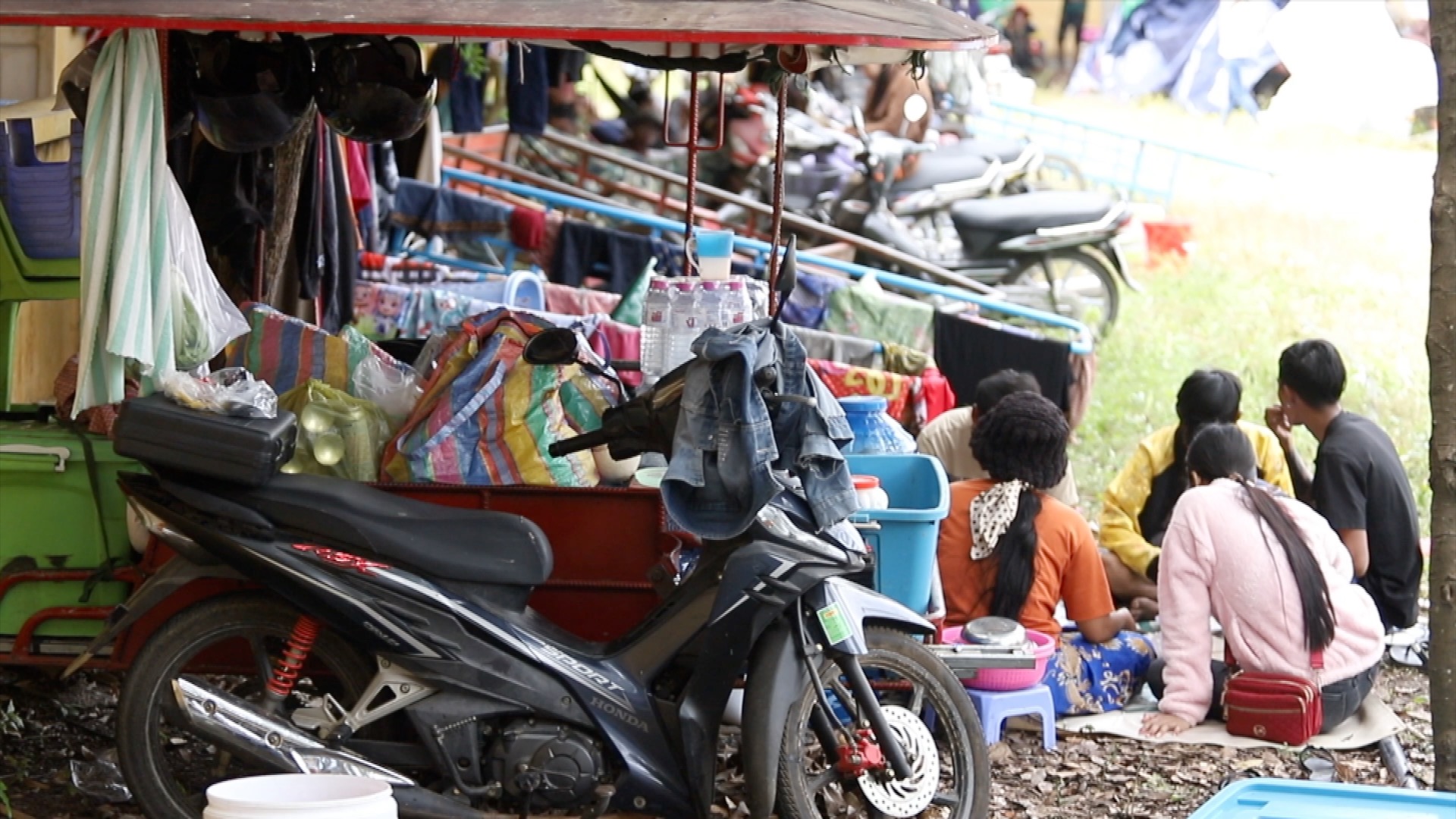 Thousands of civilians bear the toll of Thai-Cambodian clashes