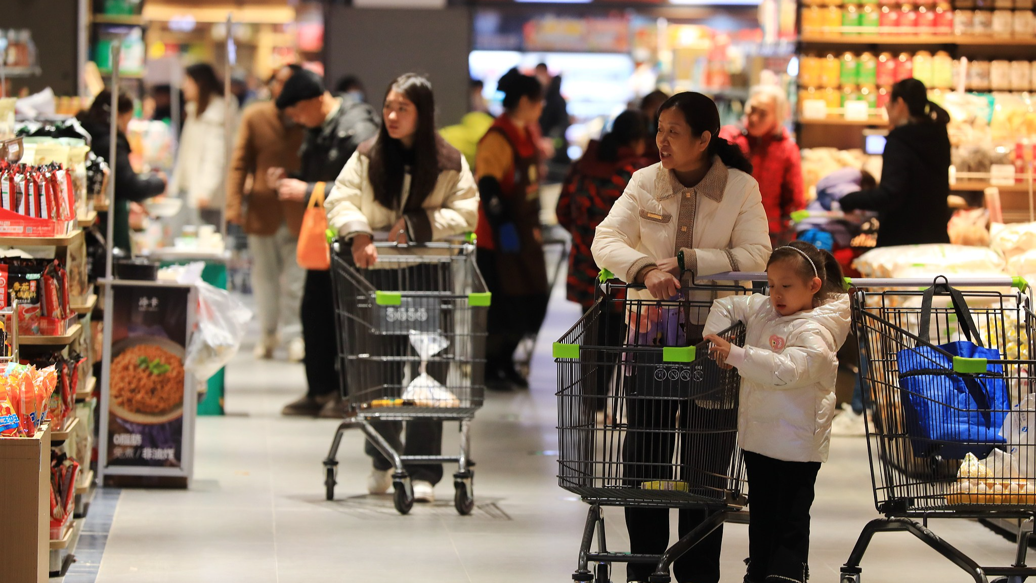 People shop at a supermarket in Huai'an City, east China's Jiangsu Province, November 10, 2025. /VCG