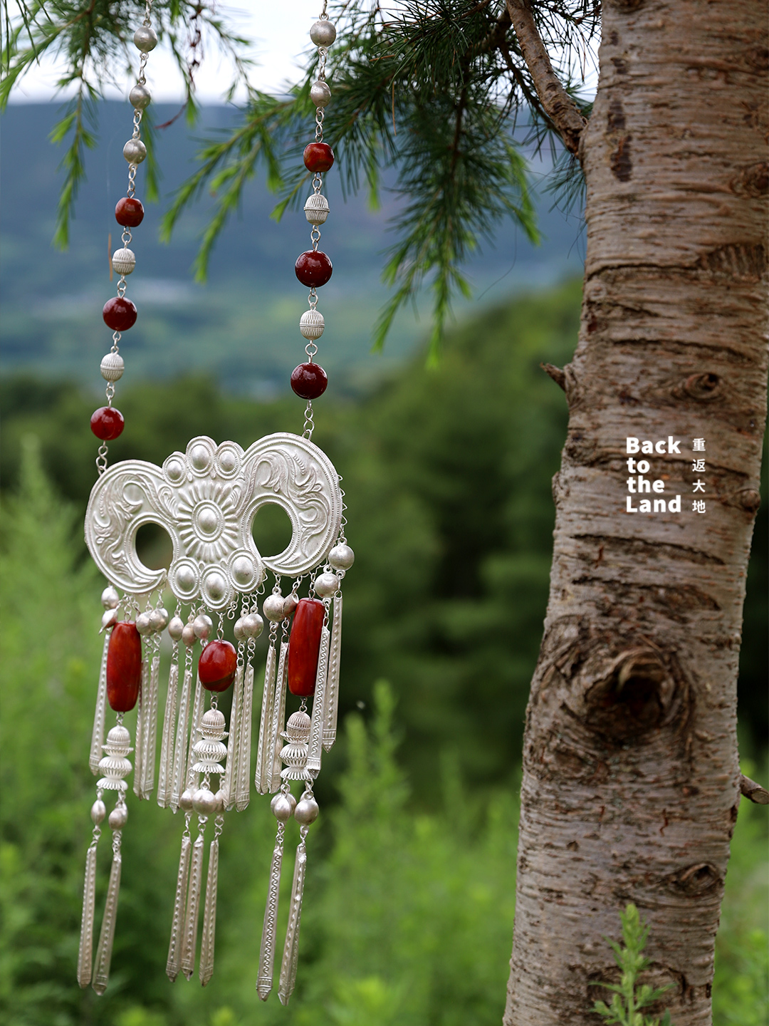 Traditional Yi silver ornaments are handmade pieces featuring symbolic patterns used in festivals, ceremonies, and daily life. /CGTN