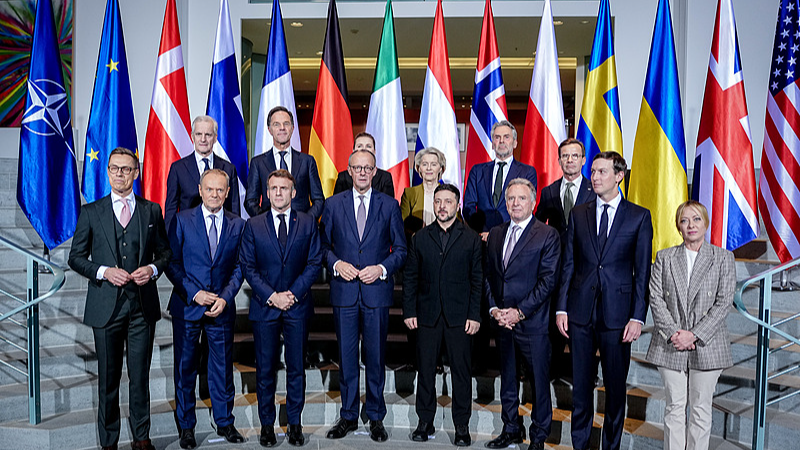 A group photo of some European leaders standing together with Ukrainian President Volodymyr Zelenskyy (C) at the beginning of the Ukraine summit in the Federal Chancellery, Berlin, Germany, December 15, 2025. /VCG