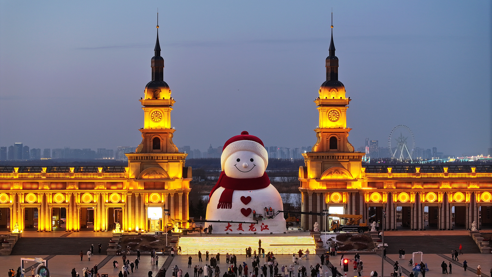 The iconic giant snowman of Harbin, Heilongjiang Province, northeast China, December 15, 2025. /VCG