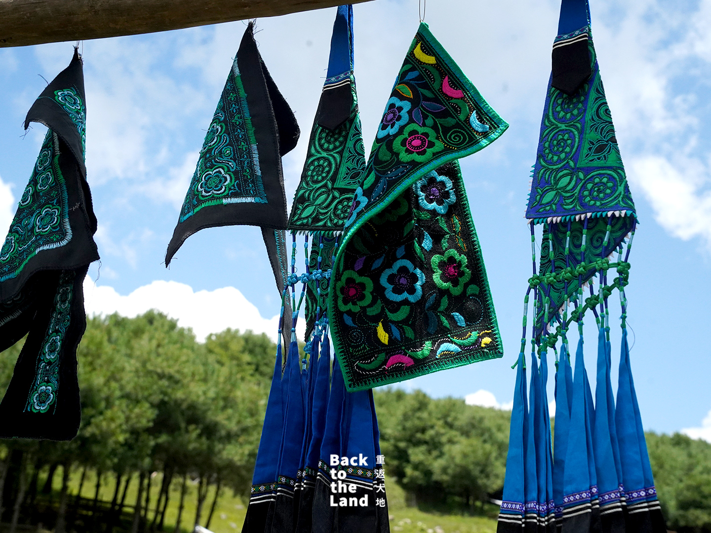 Yi embroidery features nature-inspired patterns rendered in bright, traditional colours. /CGTN