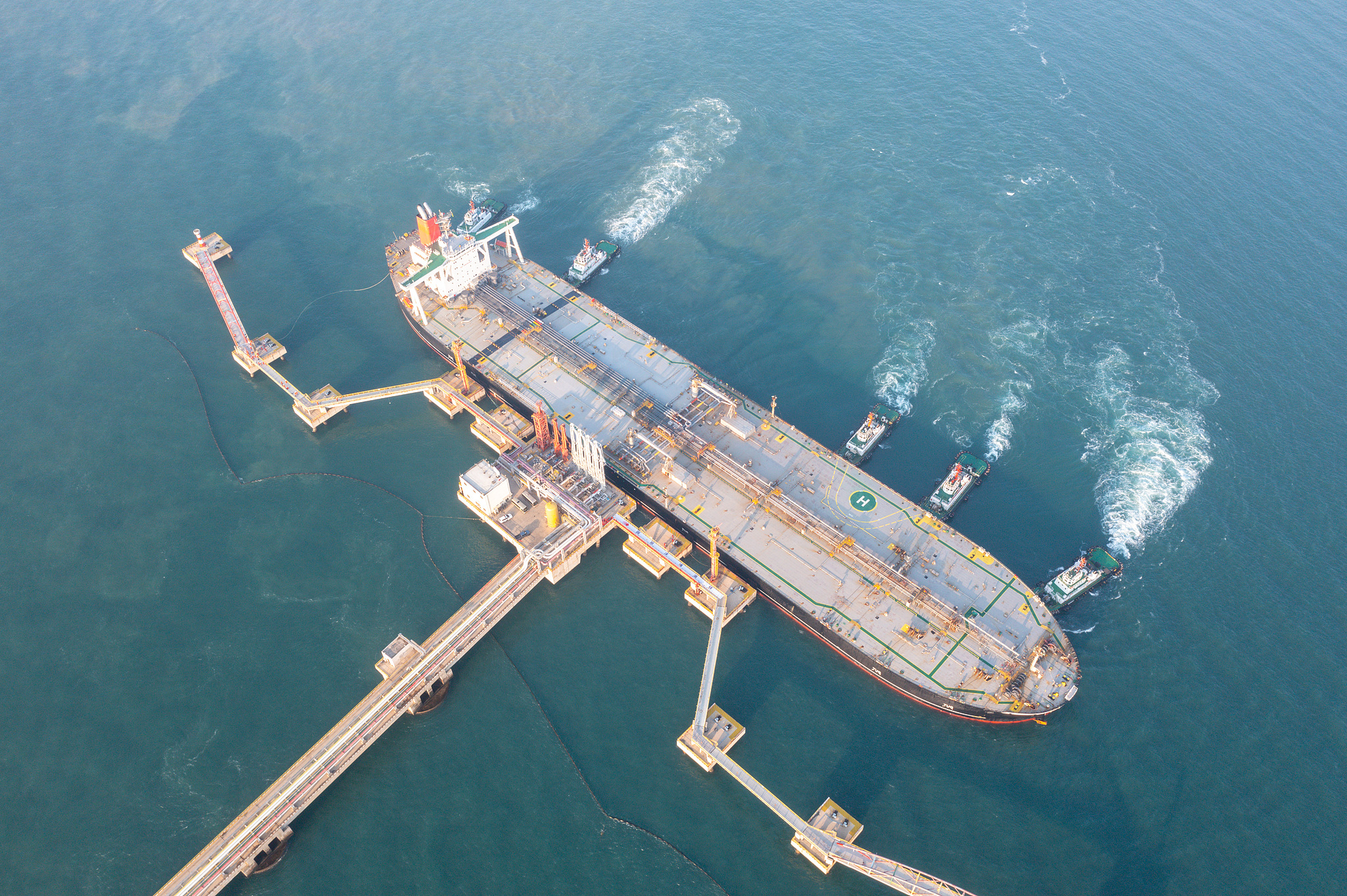 After the Hainan Free Trade Port officially launched the island-wide customs closure, the first batch of 