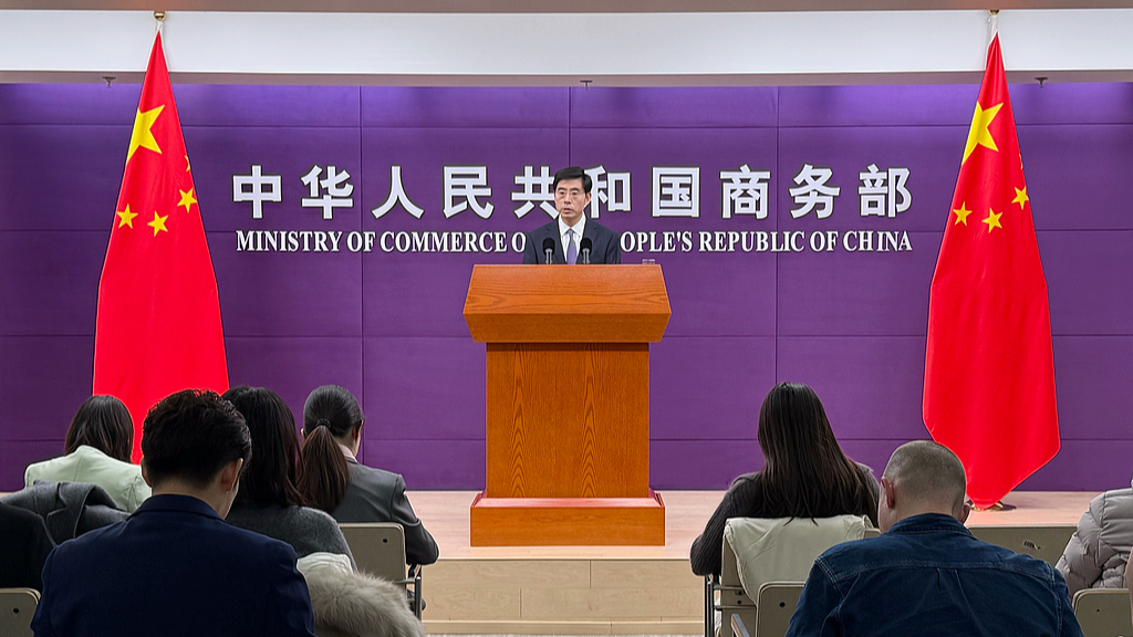 Chinese Ministry of Commerce spokesperson He Yadong during a press conference in Beijing, China, December 18, 2025. /VCG