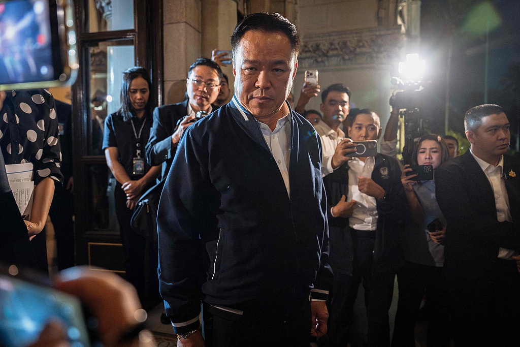 Thai Prime Minister Anutin Charnvirakul (C) at a press conference at Government House in Bangkok, Thailand,  December 12, 2025. /CFP
