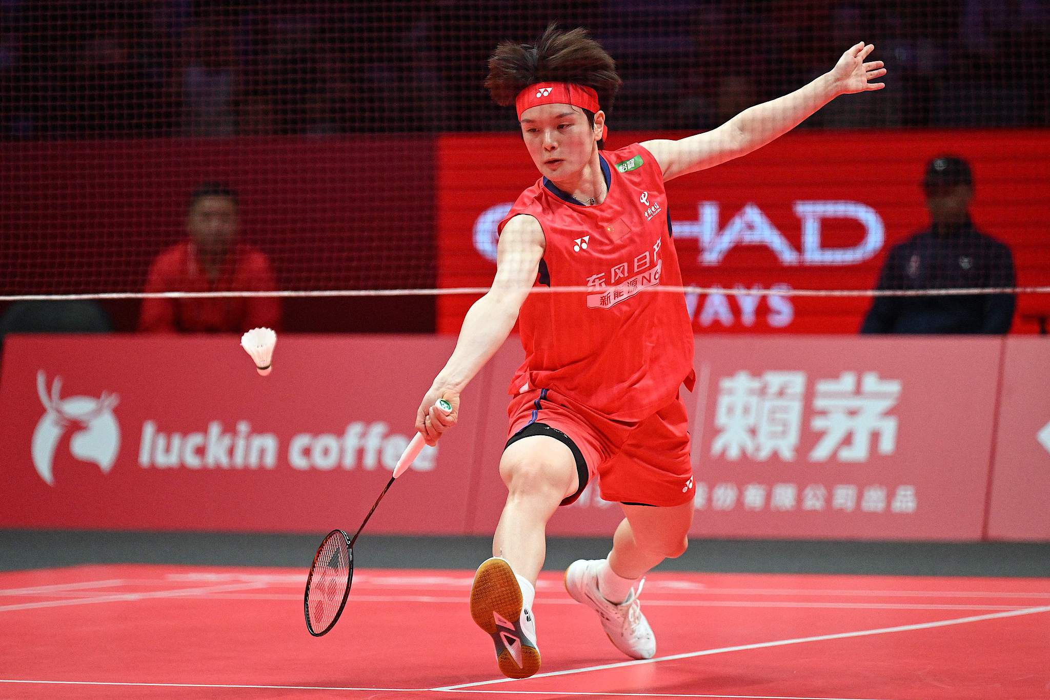 China's Wang Zhiyi hits a shot against Thailand's Ratchanok Intanon in a women's singles Group B match at the BWF (Badminton World Federation) World Tour Finals in Hangzhou, east China's Zhejiang Province, December 18, 2025. /VCG