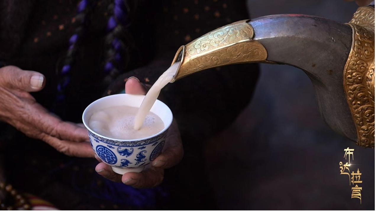 Pouring butter tea in the morning, Xigaze, Xizang Autonomous Region, December 9, 2025 /CGTN