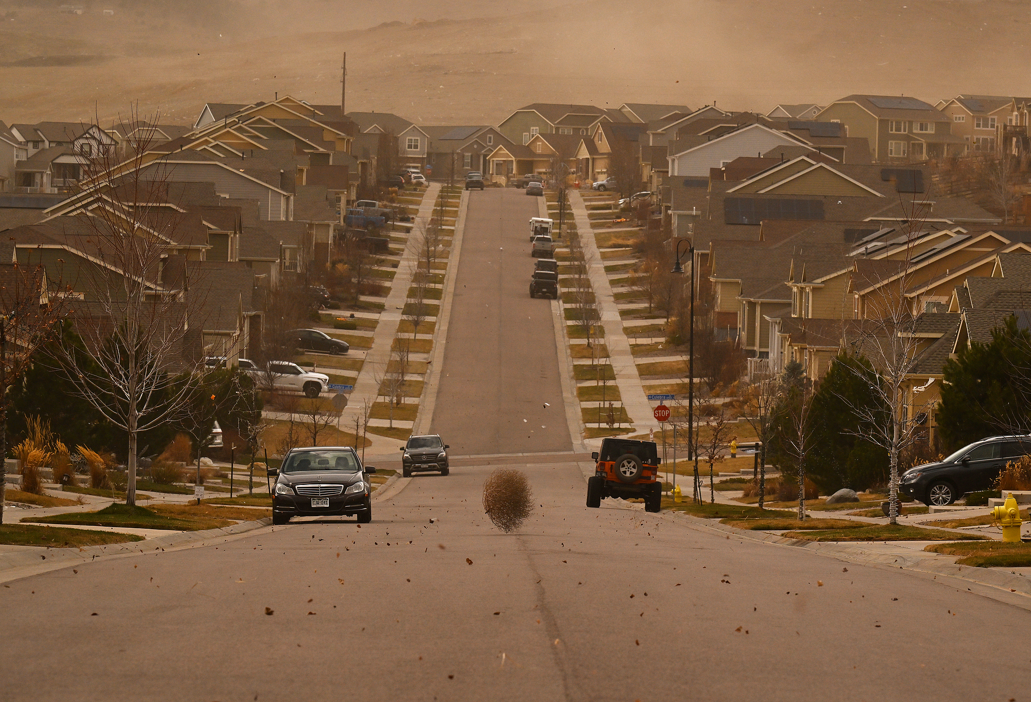 Dust and debris blow through the Leyden Rock subdivision during a strong windstorm in Arvada, Colorado, U.S., December 17, 2025. /VCG