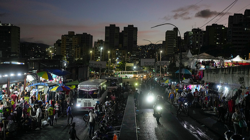 Vendors and customers fill a street market in downtown Caracas, Venezuela, December 20, 2025. /VCG