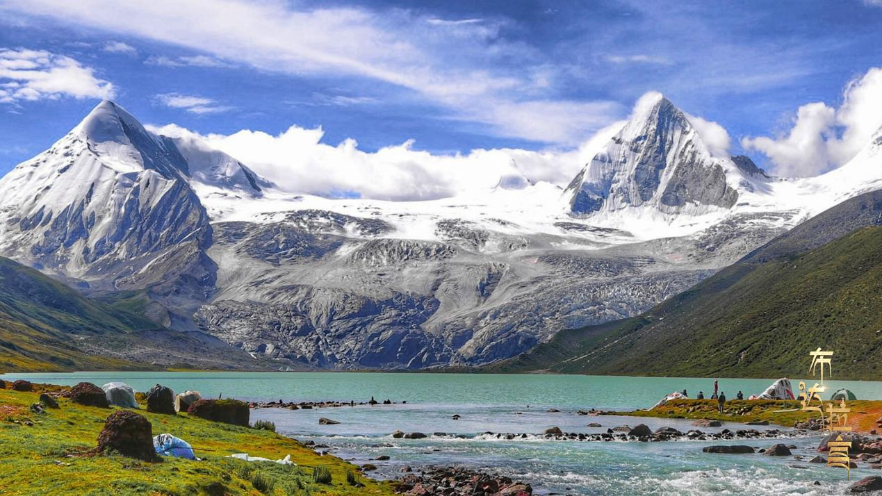 A breathtaking view of Sapukonglagabo Mountain in Nagqu City, southwest China's Xizang Autonomous Region. /CGTN