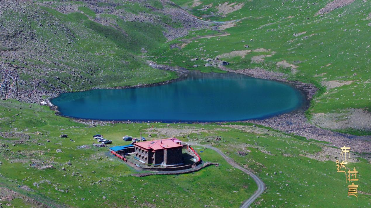 A lake nestled in a mountain valley in Zhanang County, Shannan City, southwest China's Xizang Autonomous Region. /CGTN
