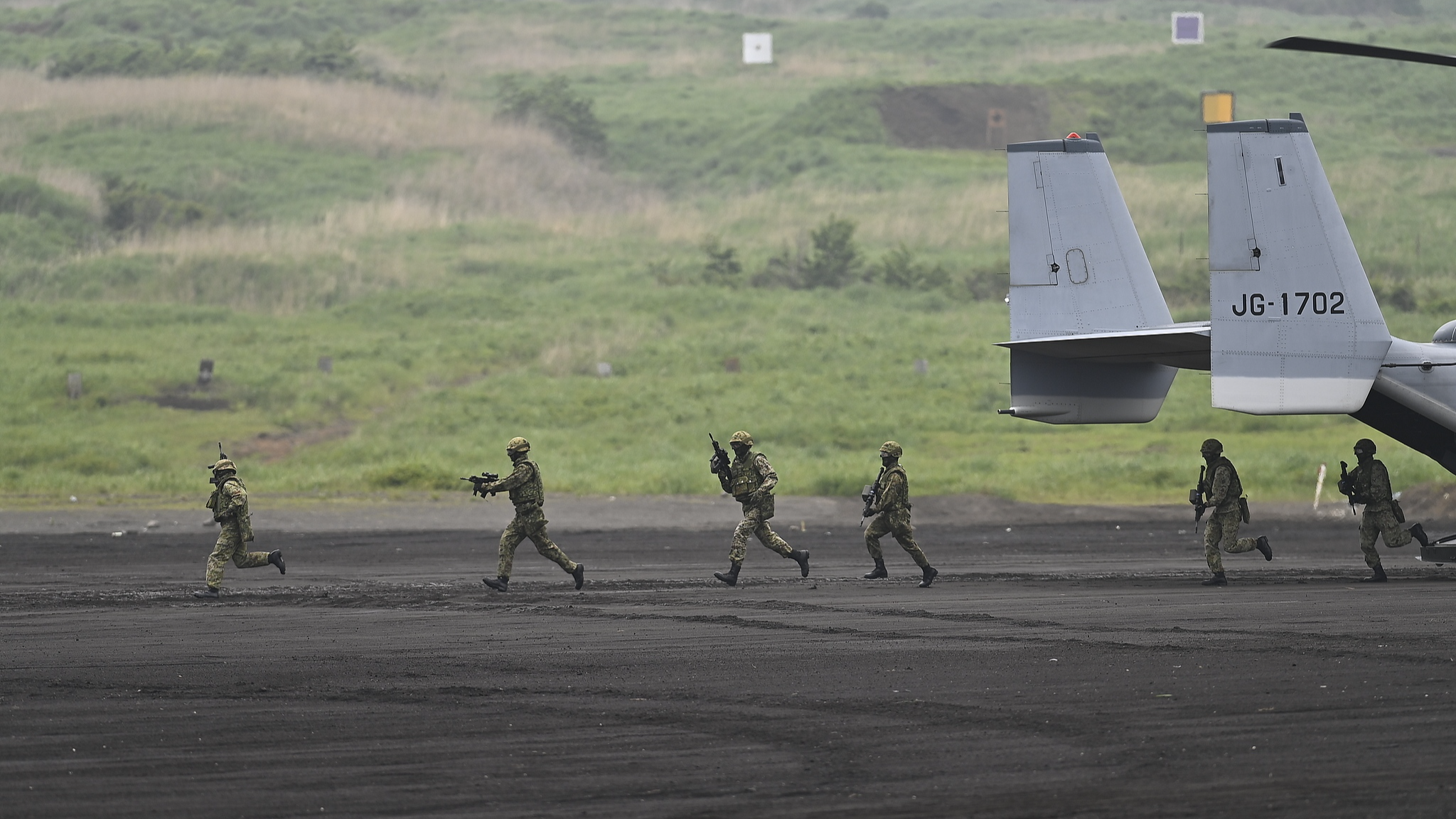 Japanese Self-Defense Forces soldiers take part in an annual military exercise in Gotenba, Shizuoka Prefecture, Japan, June 8, 2025. /VCG