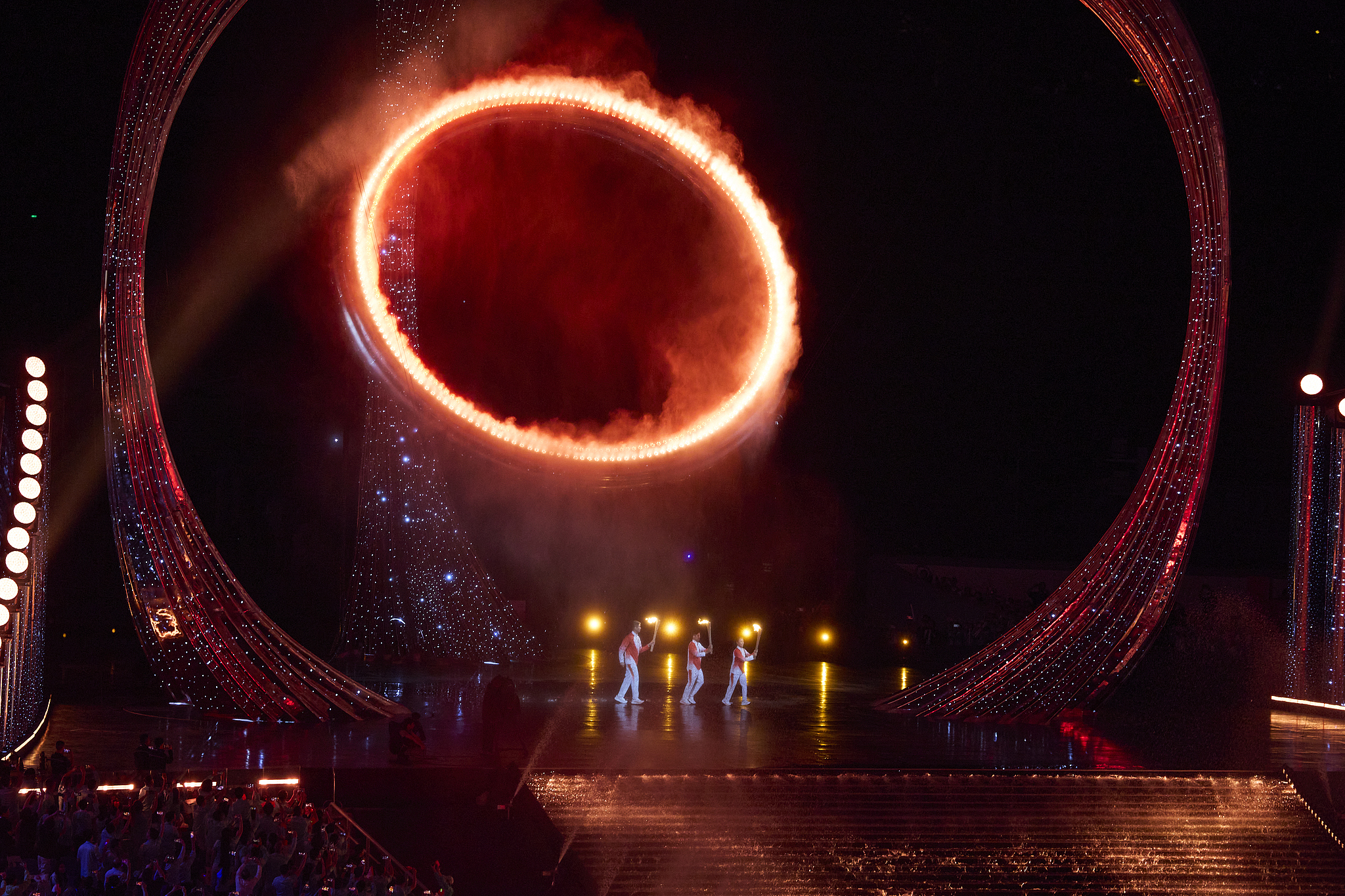 The cauldron is ignited during the opening ceremony of China's 15th National Games in Guangzhou, south China's Guangdong Province, November 9, 2025. /VCG