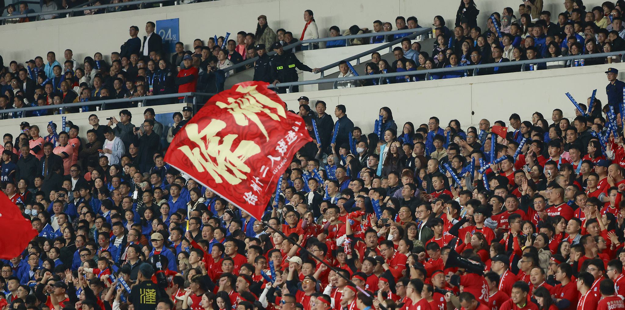 Spectators attend the Jiangsu Football City League final between Nantong and Taizhou in Nanjing, east China's Jiangsu Province, November 1, 2025. /VCG