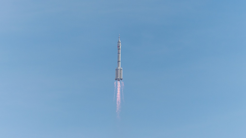 A Long March-2F Y22 rocket, carrying the Shenzhou-22 spaceship, blasts off from the Jiuquan Satellite Launch Center in northwest China, November 25, 2025. /VCG