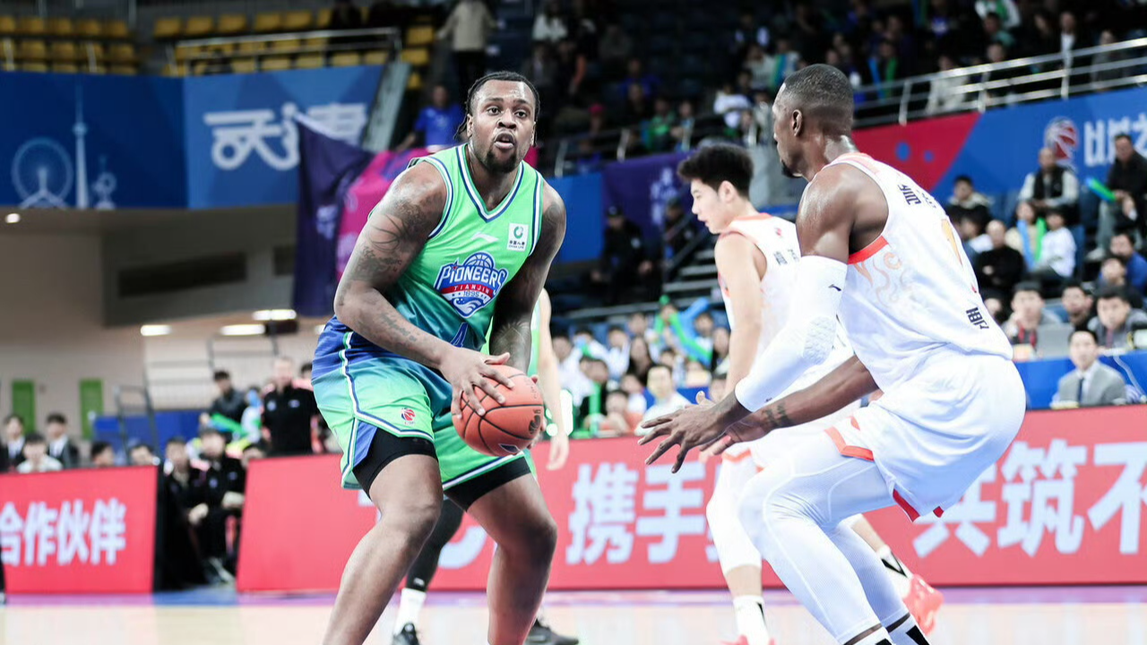 Jiangsu Dragons vs Tianjin Pioneers in the CBA regular season in Tianjin, China, December 23, 2025. /VCG