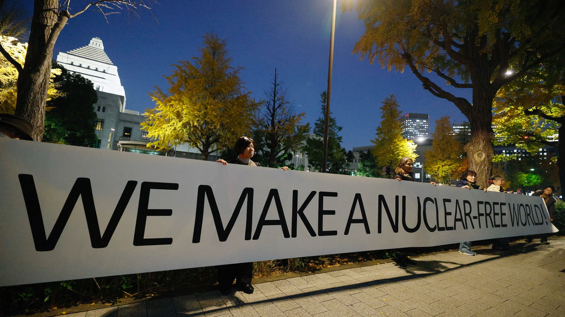 Demonstrators hold a banner during a rally outside the Diet in Tokyo, Japan, on November 21, 2025. /VCG