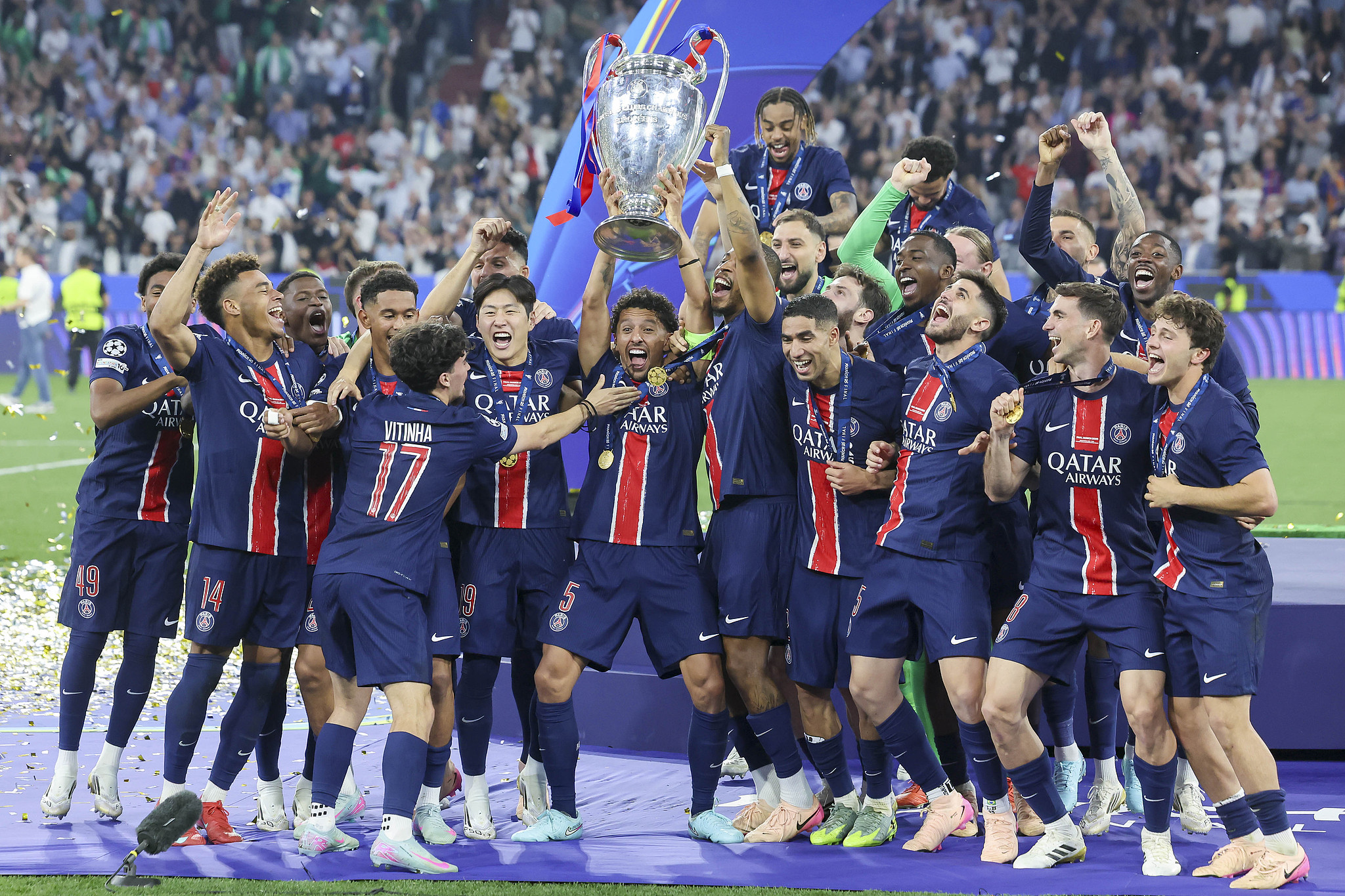 PSG players celebrate after winning the UEFA Champions League with a 5-0 victory over Inter Milan in the final at the Munich Football Arena in Munich, Germany, May 31, 2025. /VCG