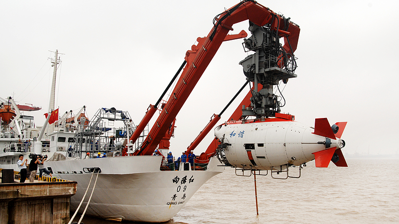 China's deep-sea manned submersible Jiaolong. /VCG