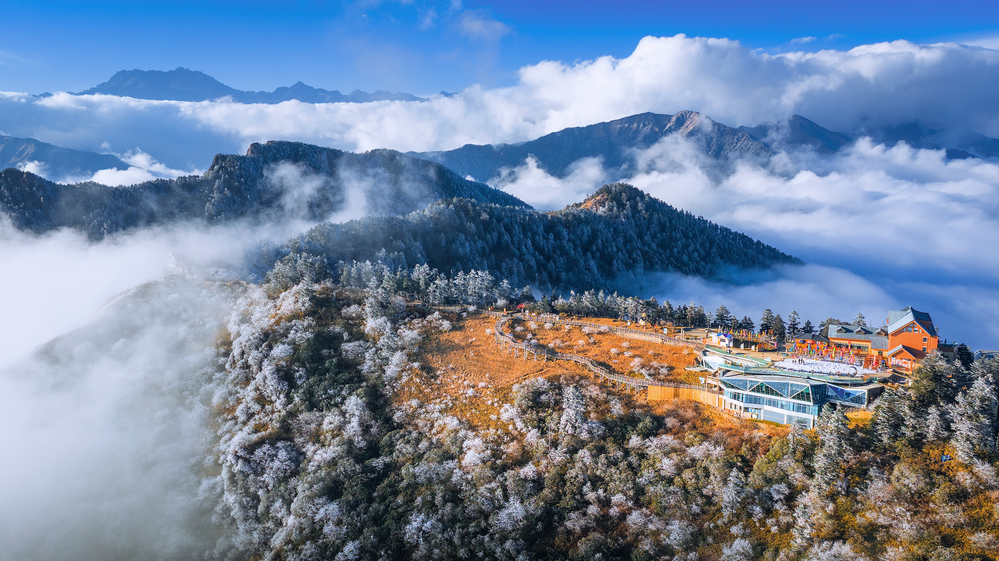 A bird's-eye view of Xiling Snow Mountain is captured in Chengdu, Sichuan Province on December 23, 2025. /VCG