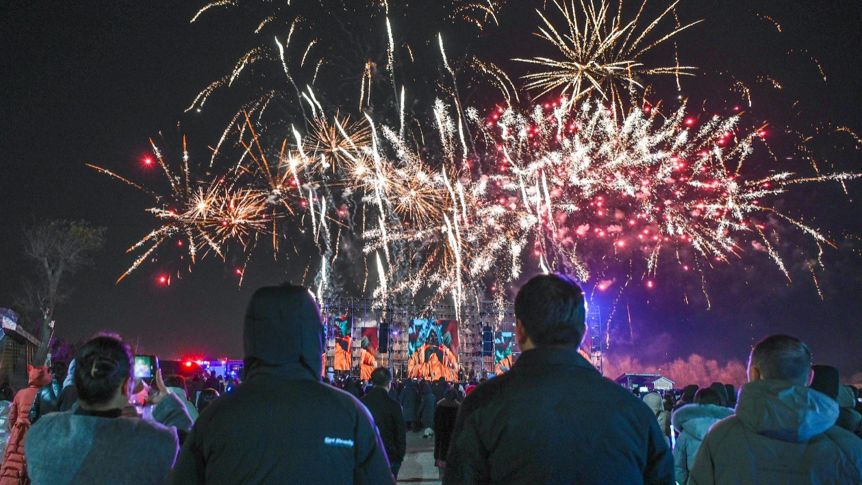 People are watching a fireworks show to celebrate the Lantern Festival in Jinzhong City, north China's Shanxi Province, February 9, 2025. /CFP