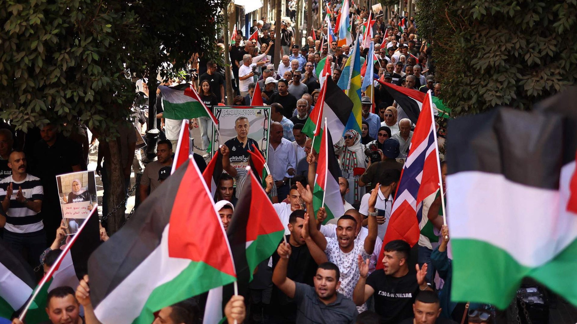 Palestinians chant slogans during a gathering in Ramallah in the Israeli-occupied West Bank, expressing support for President Mahmoud Abbas and for countries formally recognizing the State of Palestine, September 23, 2025. /VCG