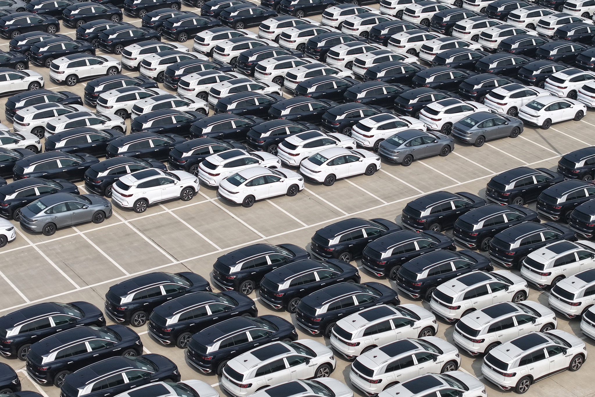 New energy vehicles line for export at the International Automobile Trade Port along the Hangzhou section of the Beijing-Hangzhou Grand Canal, east China's Zhejiang Province, December 11, 2025. /VCG