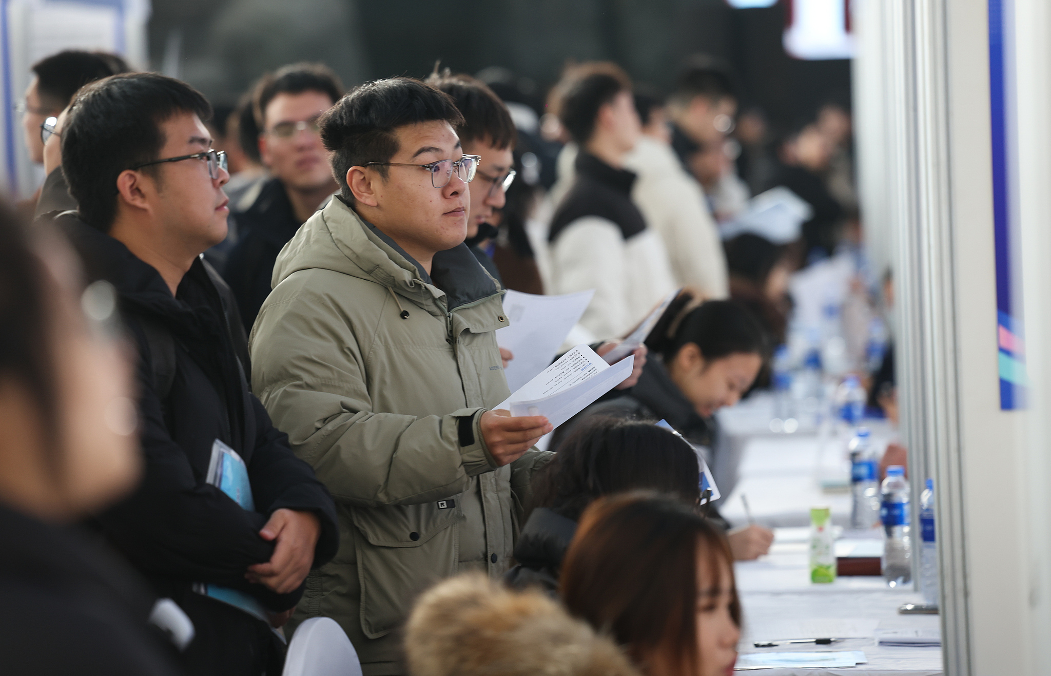 Job seekers attend the Hebei High-Level Talent Recruitment Fair in north China's Hebei Province, December 20, 2025. /VCG