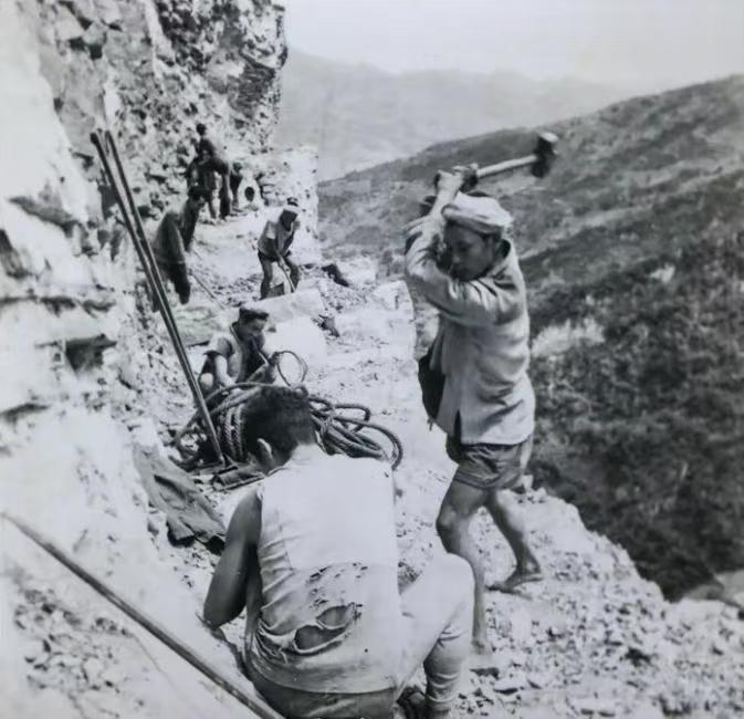 A photo of the road builders. /Provided by Zheng Qiyuan