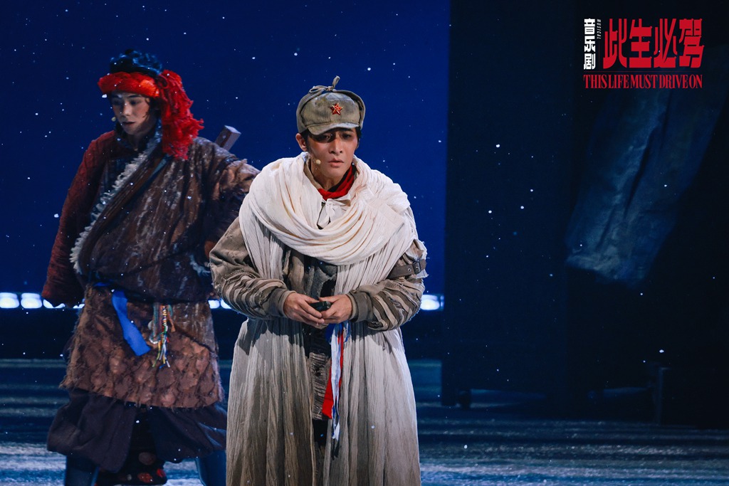 Zheng Qiyuan (R) as Wang Weiguo in the musical 
