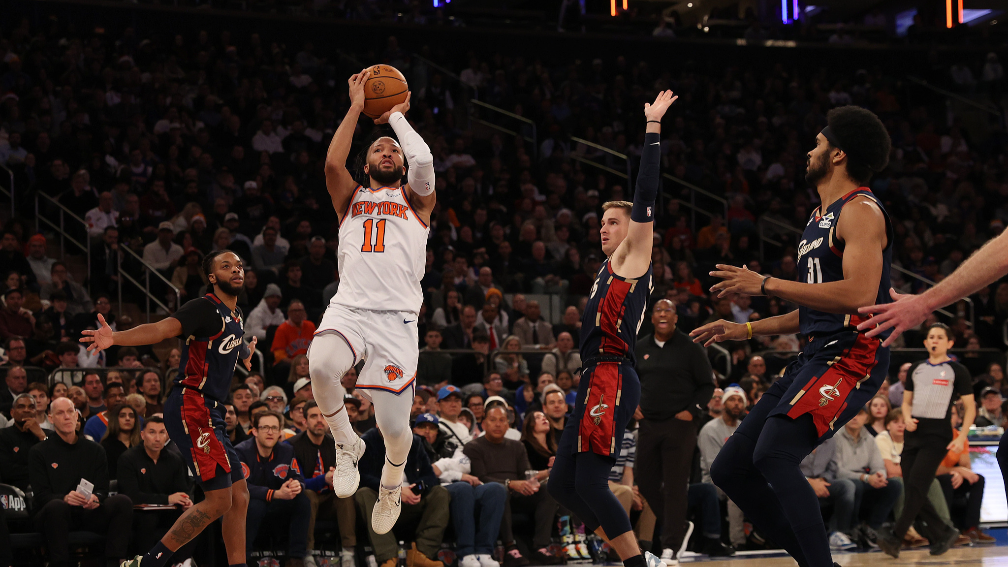 Knicks rally from 17 points down to edge Cavaliers on Christmas Day