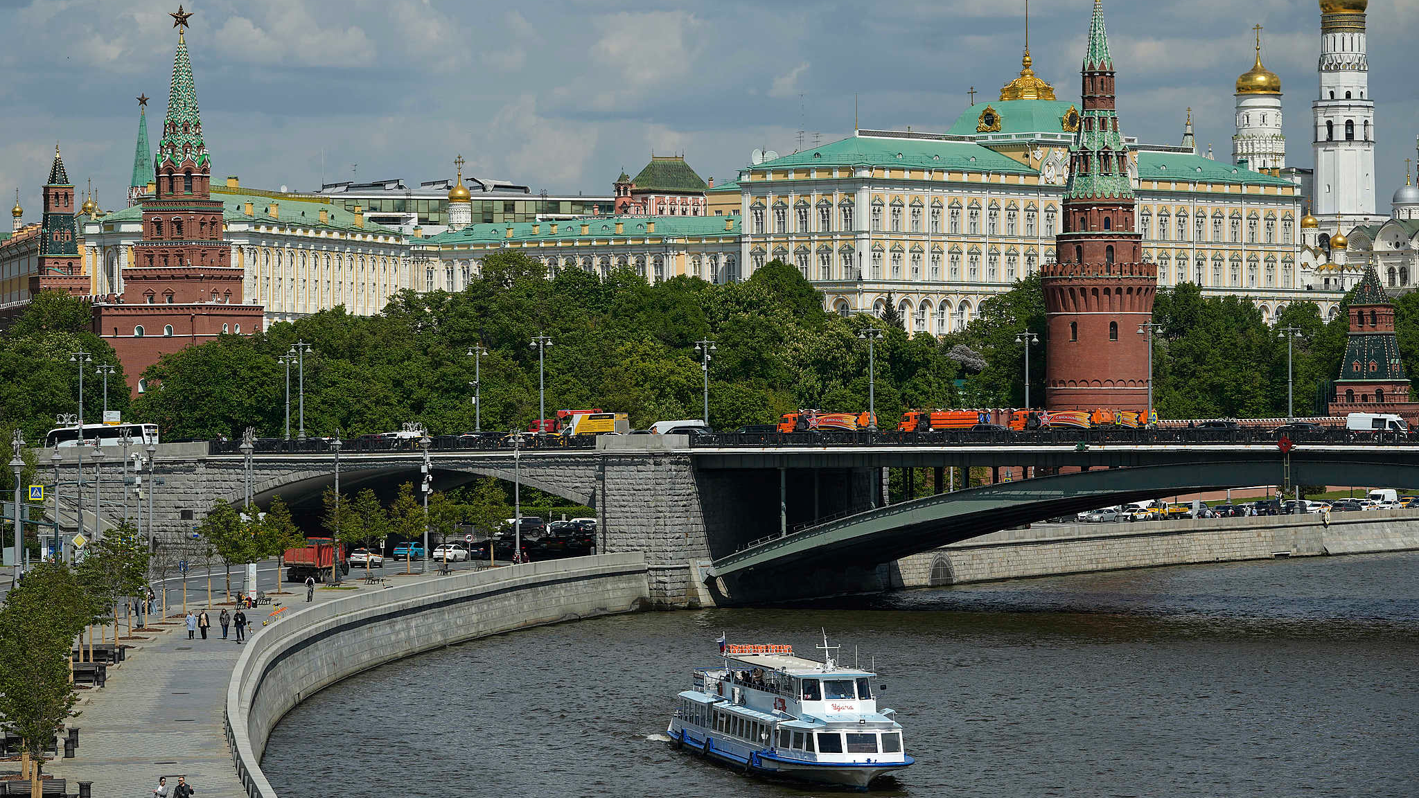 A view of the Grand Kremlin Palace seen behind the Kremlin Wall in Moscow, Russia, May 15, 2025. /VCG