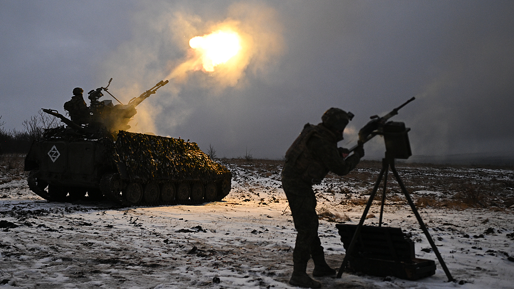 Russian servicemen fire at an air observation post in Lugansk, Ukraine. December 10, 2025. /VCG