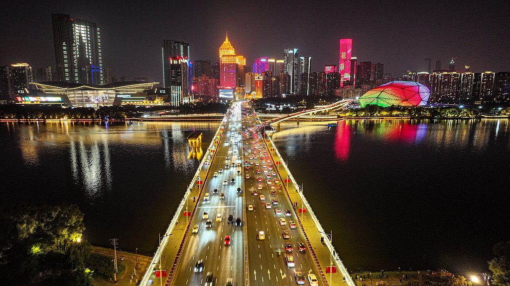Live: Stunning scenery along the Hunhe River in Shenyang City