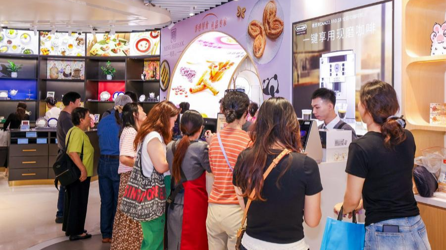 People shop at a duty-free shopping mall in Sanya, south China's Hainan Province, December 18, 2025. /Xinhua
