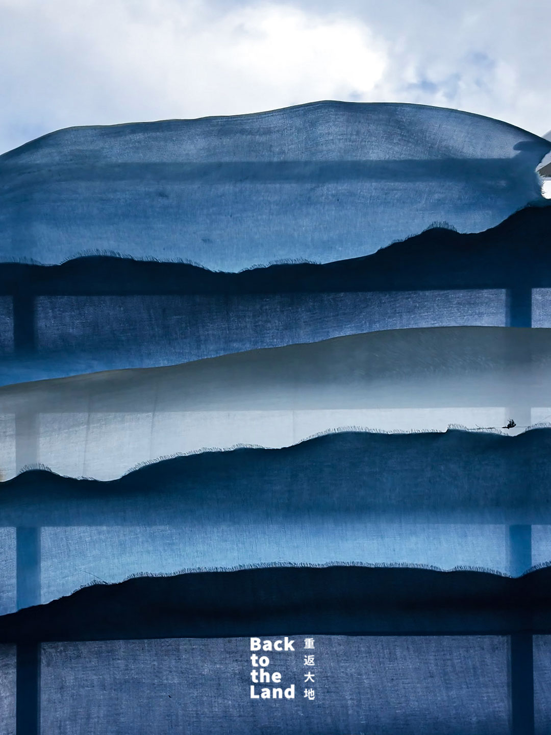 Traditional Dali tie-dye fabrics featuring intricate blue-and-white patterns are reimagined through modern design. /CGTN