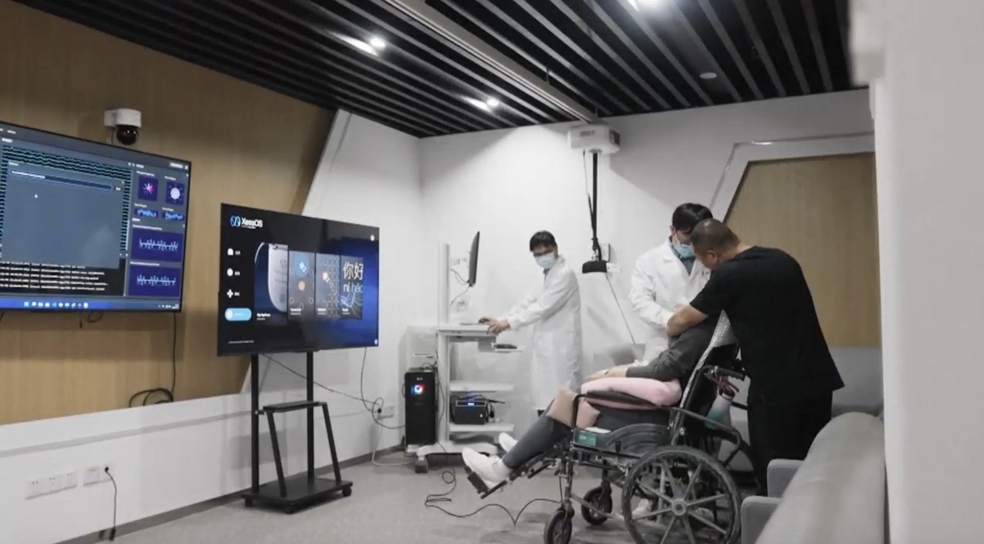 Doctors are adjusting BCI device for a patient with high-level spinal cord injury. /CMG